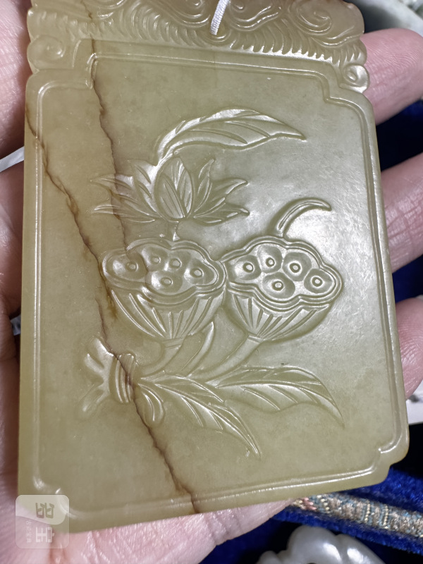 清 黄玉莲荷纹牌 - 图4